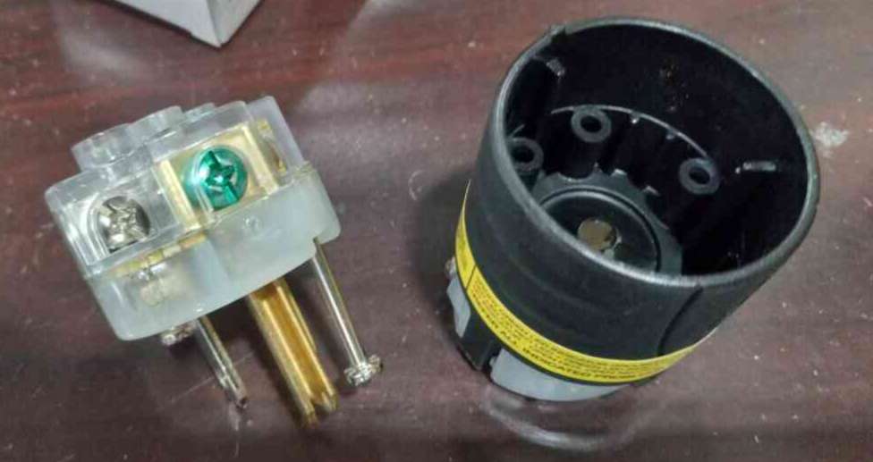 LEGRAND PS5266XGCM Ground Monitoring Plug, 15A, 0.230 to 0.720 Inch Cord Size, 2 Poles, 125VAC, Product In Stock, Side View