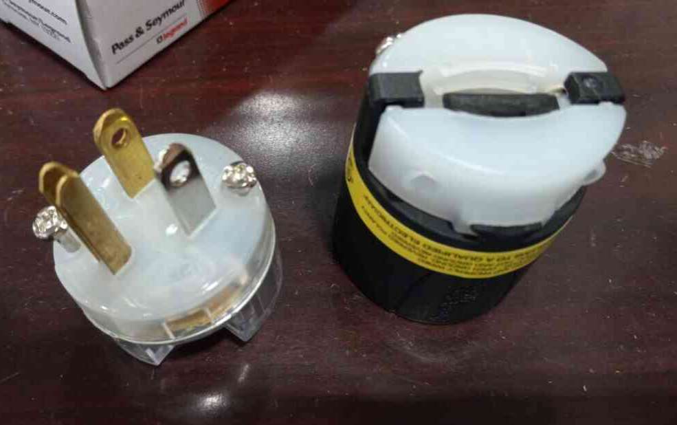 LEGRAND PS5266XGCM Ground Monitoring Plug, 15A, 0.230 to 0.720 Inch Cord Size, 2 Poles, 125VAC, Product In Stock, Front View