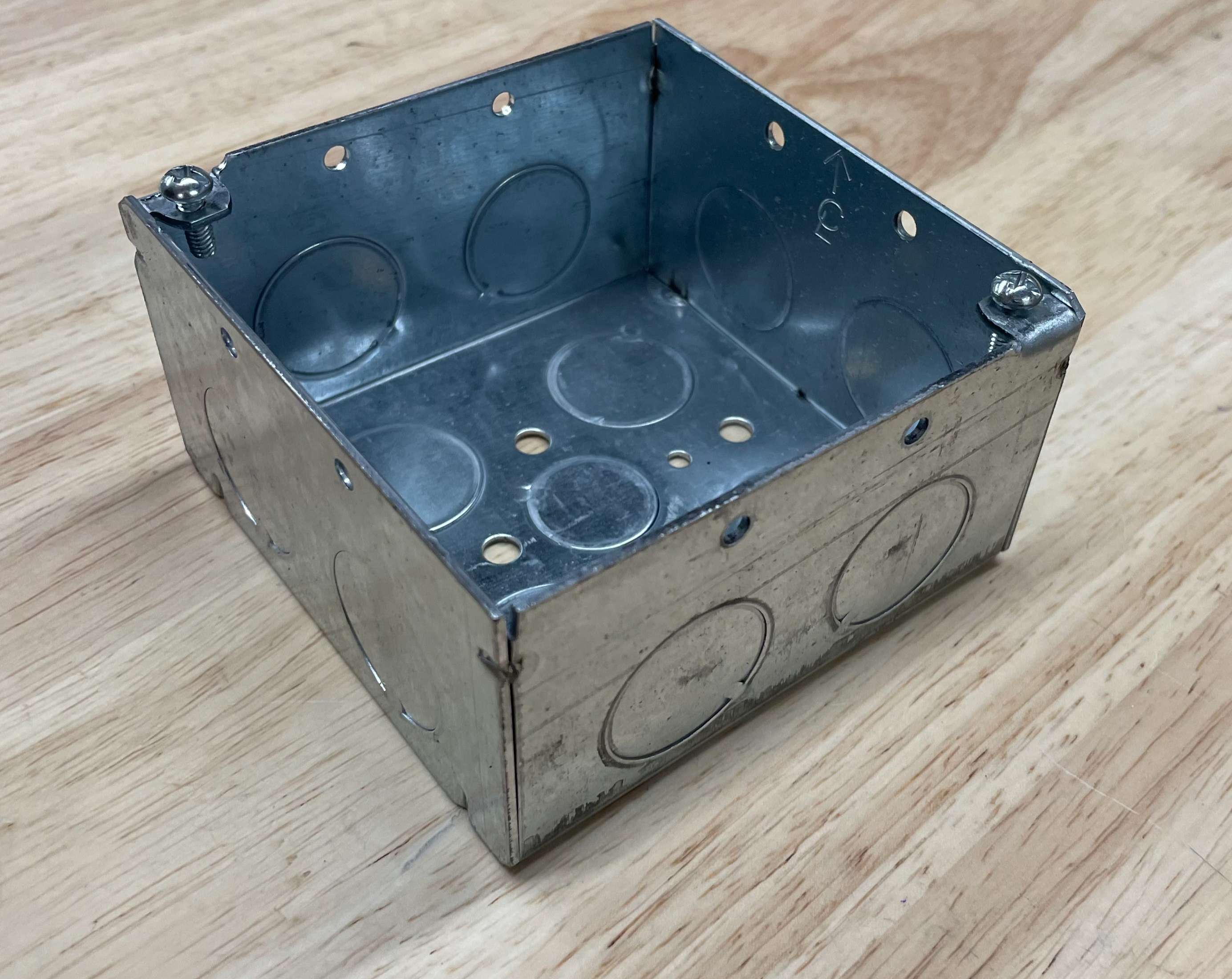 RACO 231 Electrical Box Square, Galvanized Steel, 30.3 Cu In, Product in stock