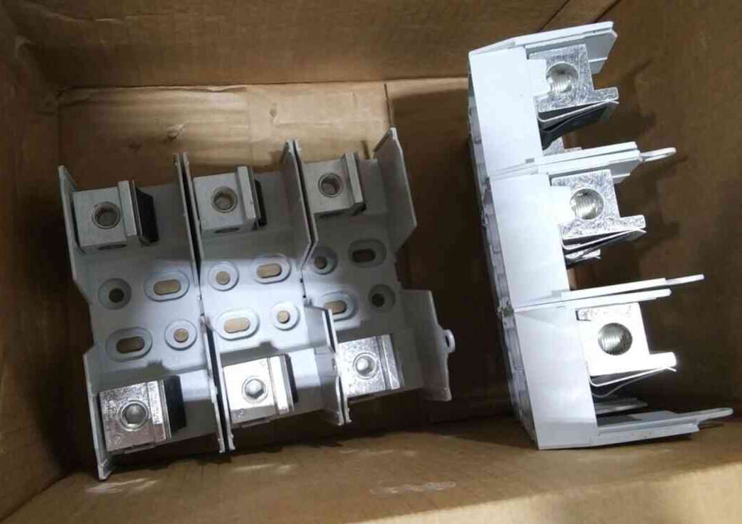 BUSSMANN JM60200-3CR Fuse Block, Non Indicating, 200 A, 600 V, J Class, 3 Poles, Short Circuit Protection, Product In Stock, In Box, Top View