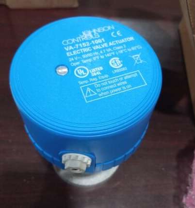 JOHNSON CONTROLS VA-7152-1001 Electric Valve Actuator, 90 in.-lb. Torque, 24VAC, 6 1/16 Inch Height, 3 27/32 Inch Width, In Stock, Top View