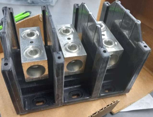 BUSSMANN 16303-3 Splicer Distribution Block, 310A, 4 Inch Length, 5.2 Inch Width, 3 Poles, 600V, Product In Stock, Front View