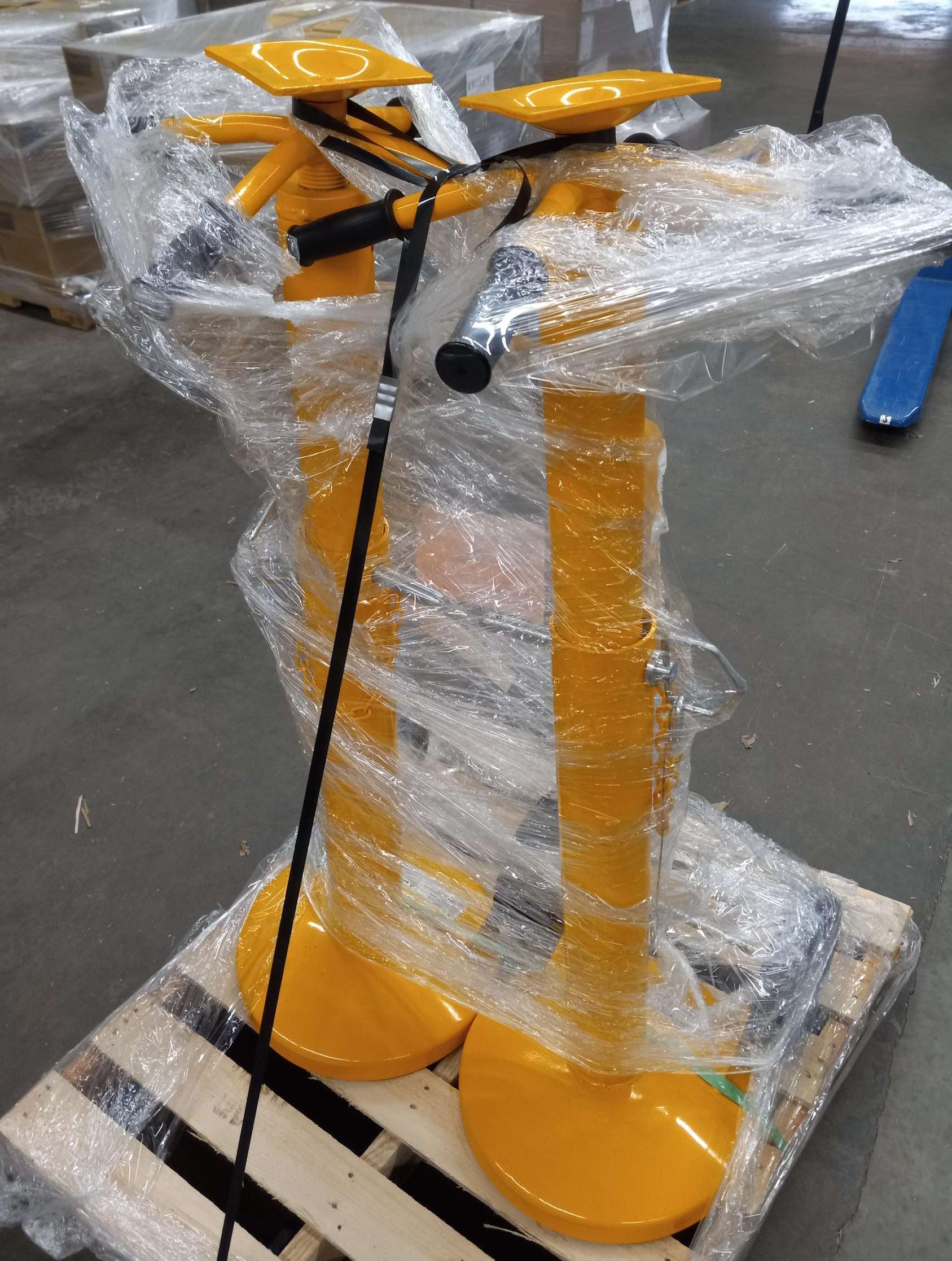 VESTIL SJ-35-EF Economy Stabilizing Jack, Yellow, Lifting Capacity 5000 lbs., 2 Wheels, Pack of 1, In stock