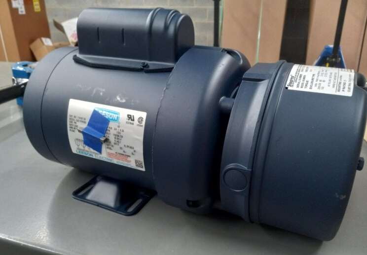 LEESON 114167.00 Brake Motor, TEFC, 3/4 HP, 60 Hz, 1725 RPM, 115/208 To 230V AC, B Class Insulation, Product In Stock, Rear View