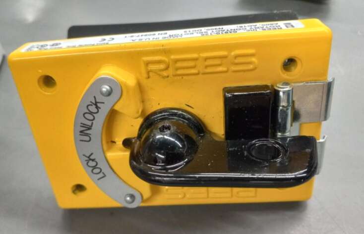 REES 04910-125 Rotary Contact Selector Switch, 2 Position/4 Pole, Yellow  Color, Product In Stock, Front View