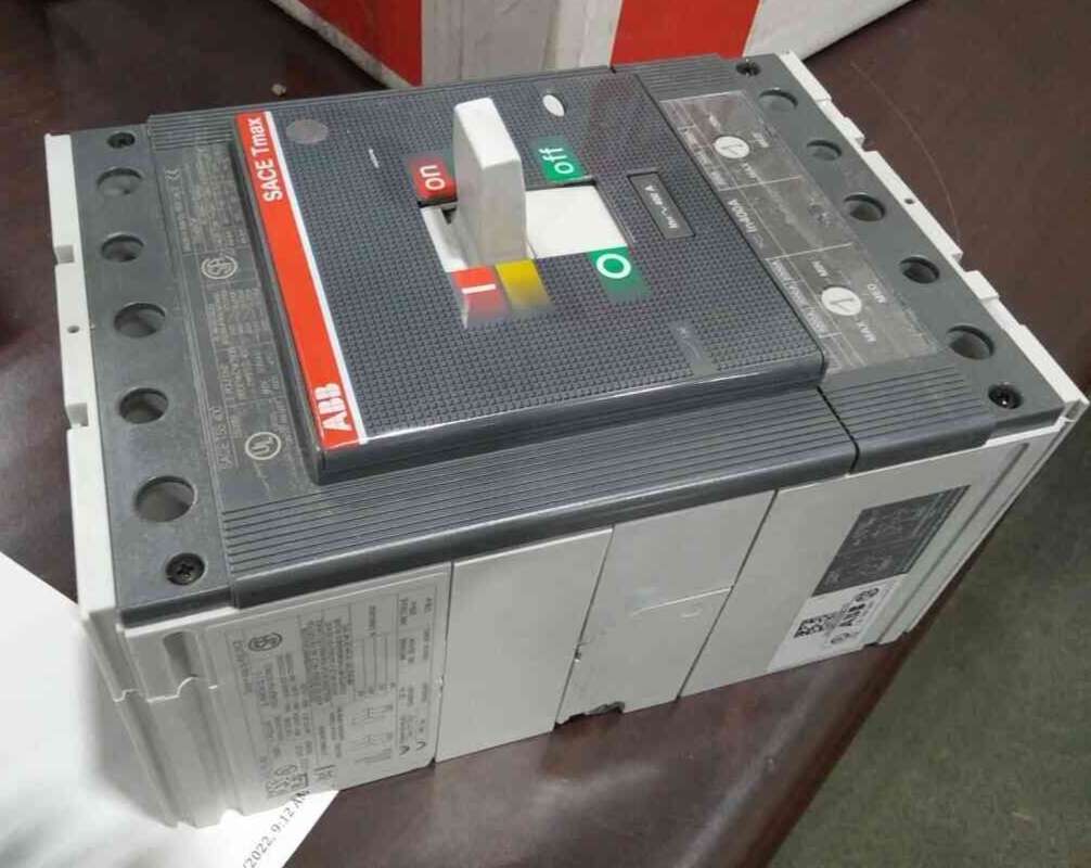 ABB T5S400TW Molded Case Circuit Breaker, SACE Tmax, 3 Pole, 400A, 600VAC, 3 Poles, Product In Stock, Front View