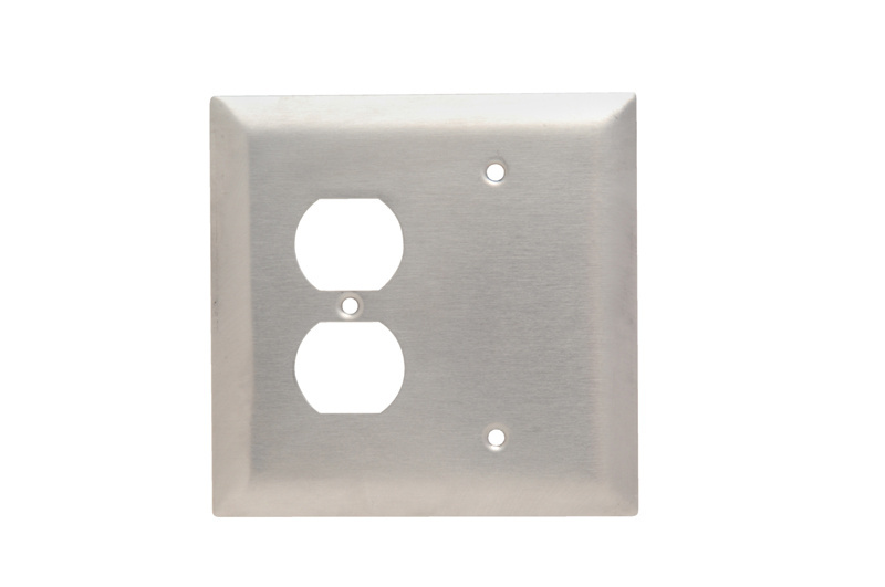 PASS AND SEYMOUR SSO138 Combination Opening Wall Plate, 1 Blank And 1 Duplex Receptacle, 2 Gang | CH4BNU