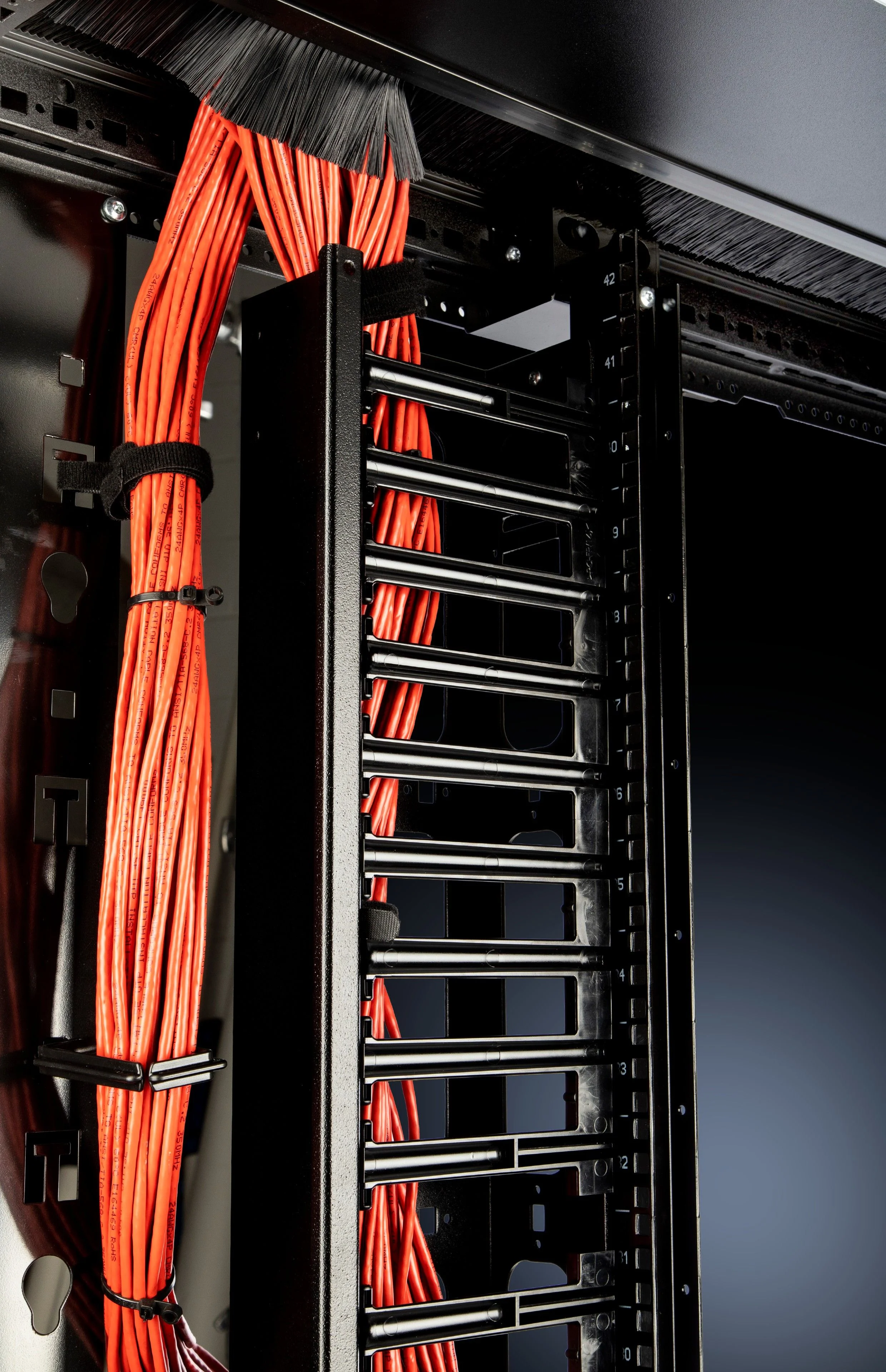 Vertical Cable Duct, Aluminum